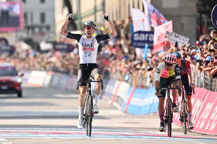 Brandon McNulty wins stage 15 of Giro d'Italia in sprint finish