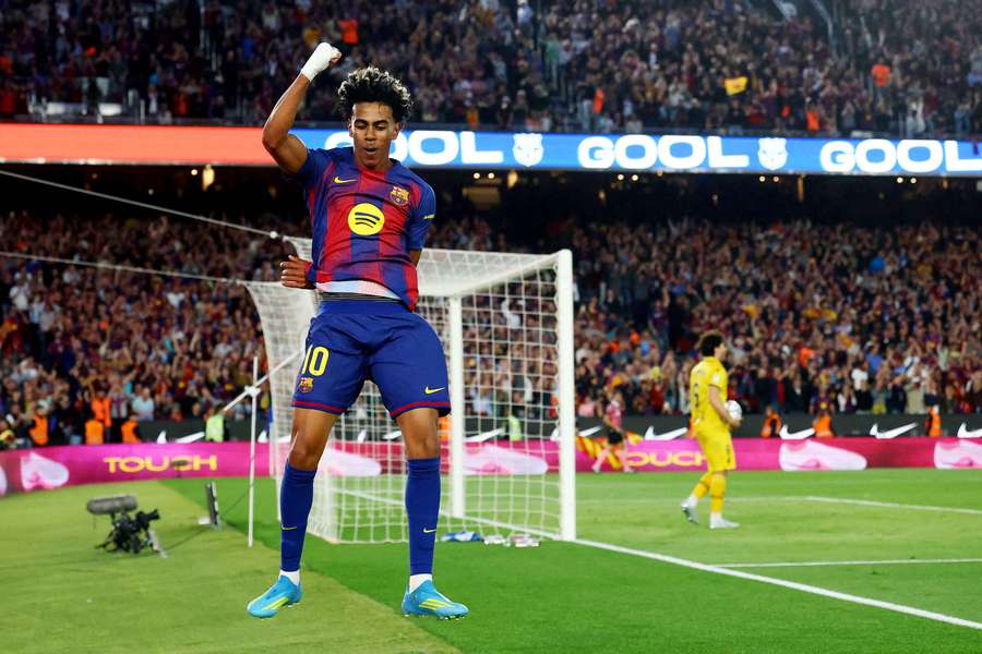 Lamine Yamal festeggia il terzo gol