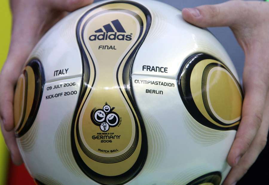 Teamgeist bola da final entre Itália e França