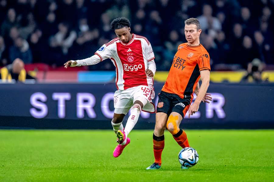 Ajax s-a desprins de la coada clasamentului din Eredivisie.