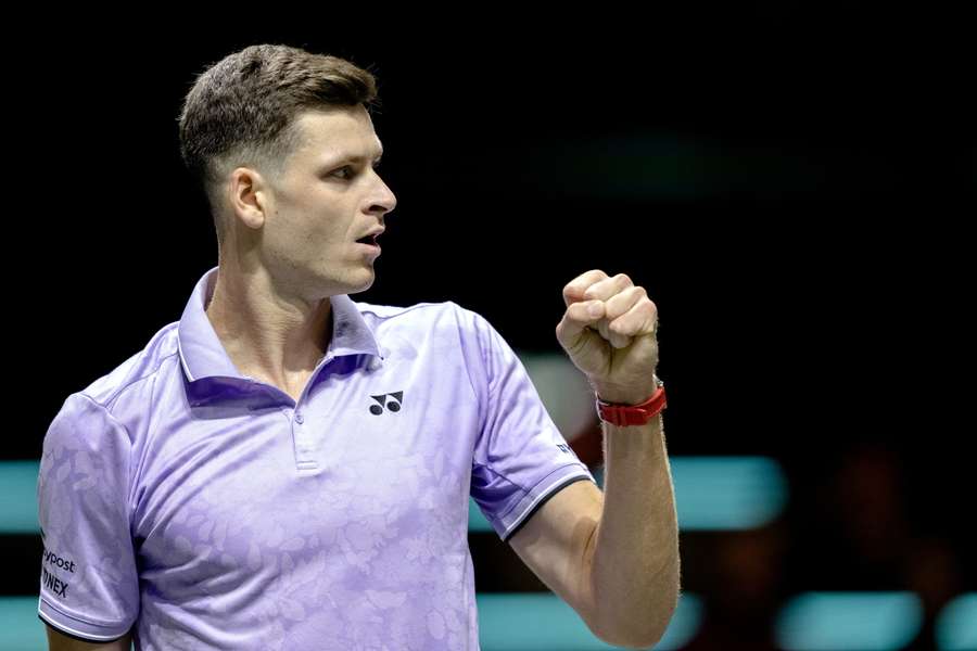 Hubert Hurkacz wint zesde ATP-titel door in Marseille Benjamin Bonzi te verslaan