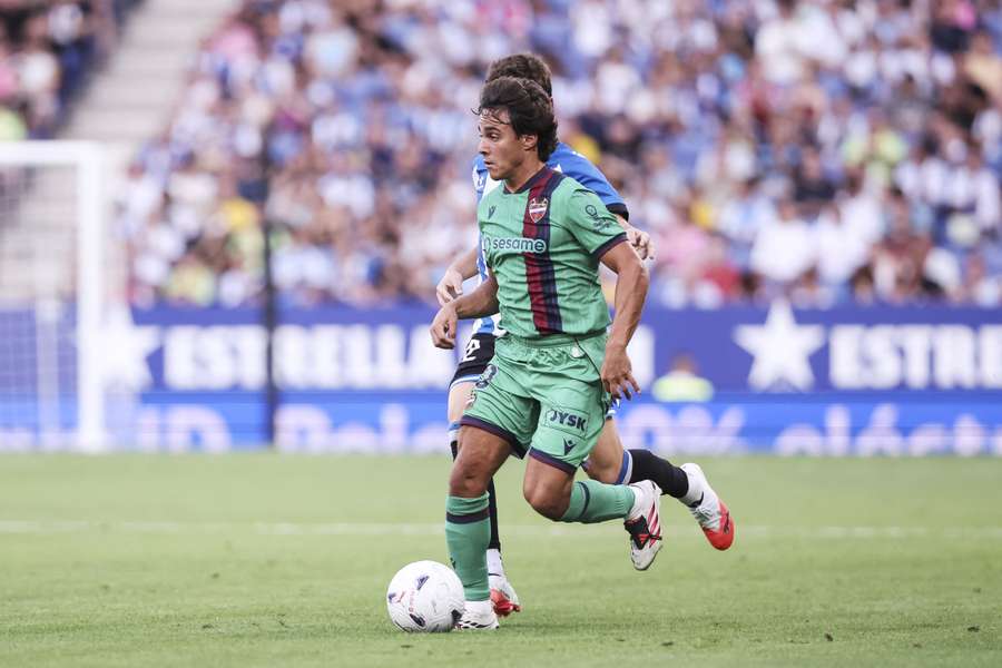 Carlos Álvarez ao serviço do Levante Carlos Álvarez ao serviço do Levante