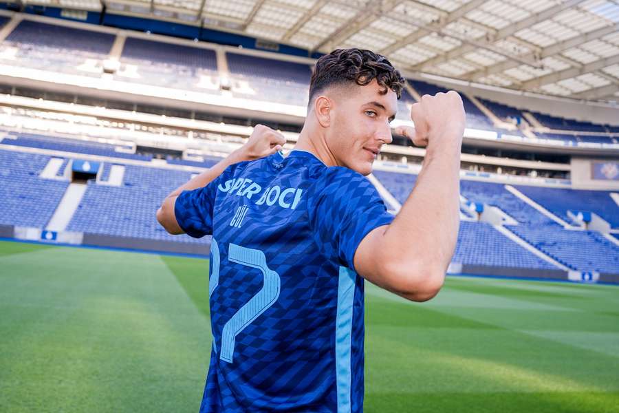 Deniz Gül apresentado no Dragão