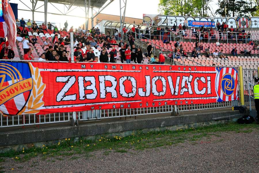 Zbrojovka pod Svědíkem poprvé ztratila. Po hvizdu si Brňané vjeli se slávisty do vlasů