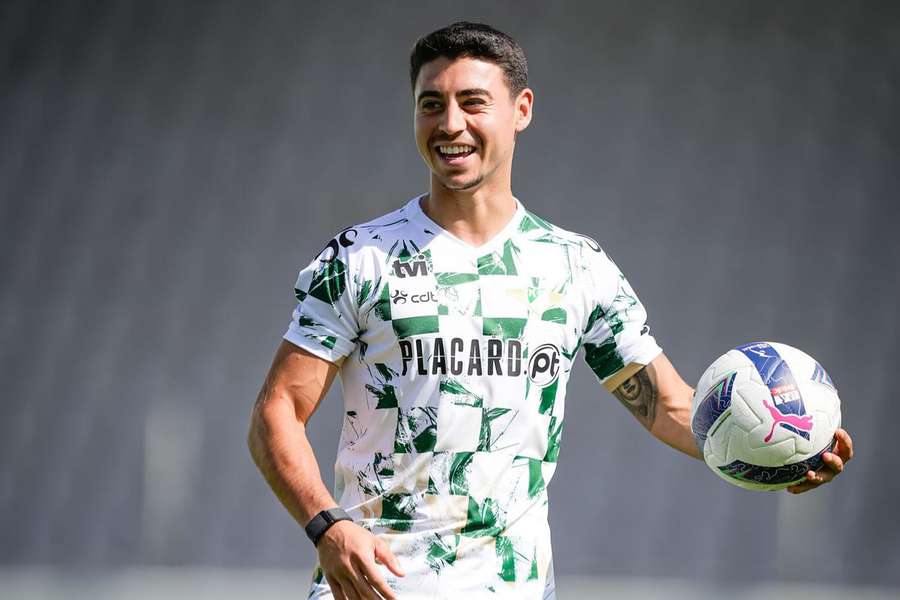 Vasco Sousa foi cedido com opção de compra Vasco Sousa foi cedido com opção de compra