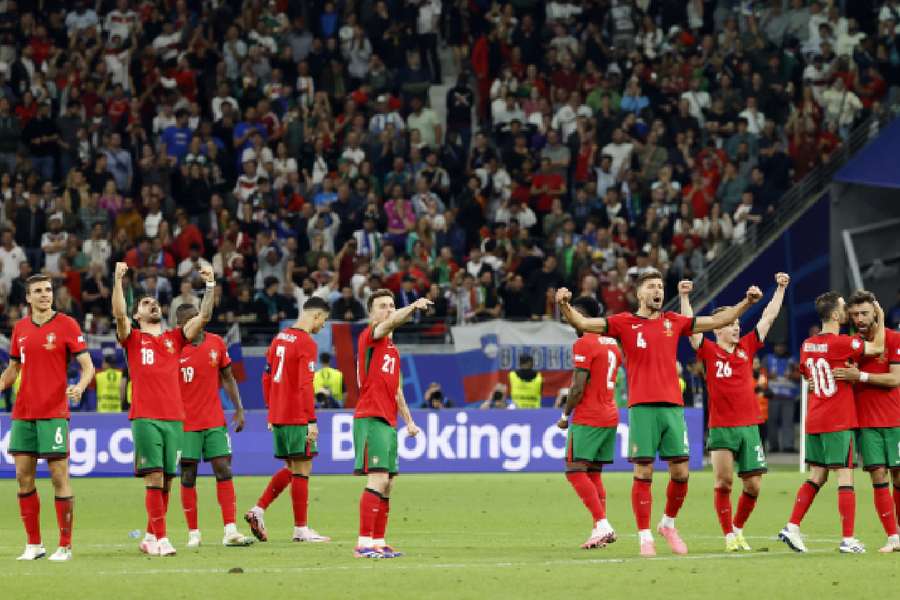 Portugal edged through their last-16 game on penalties