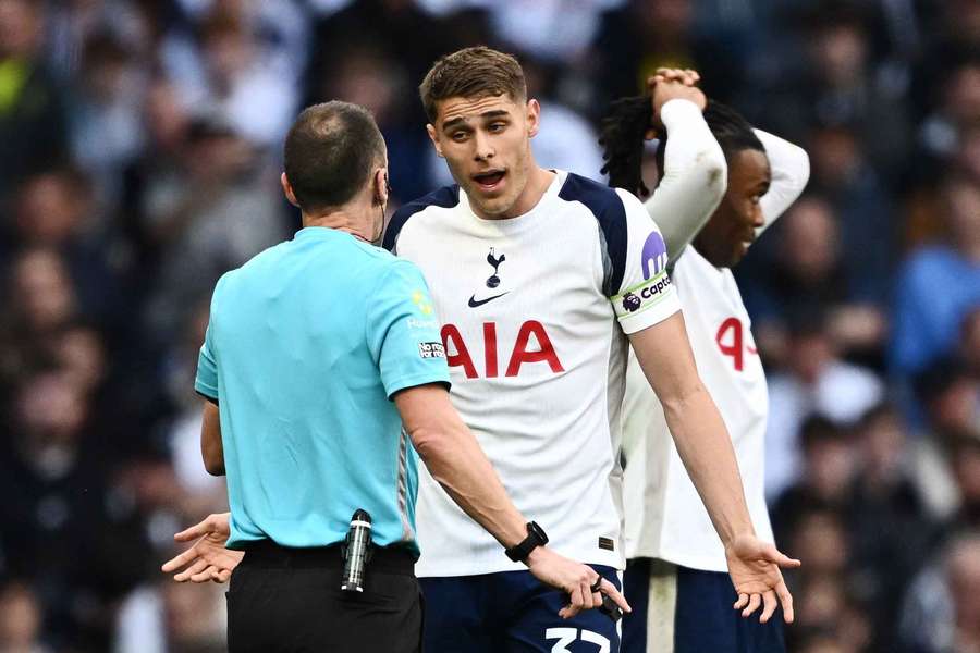 Rosenthal believes Micky van de Ven is the best defender in the world