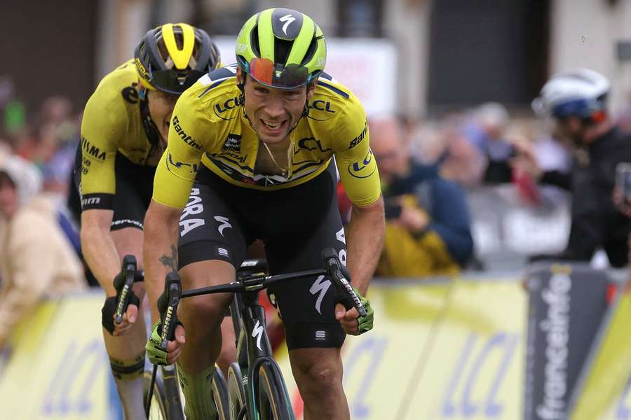 Roglic komt als eerste aan in Samoëns