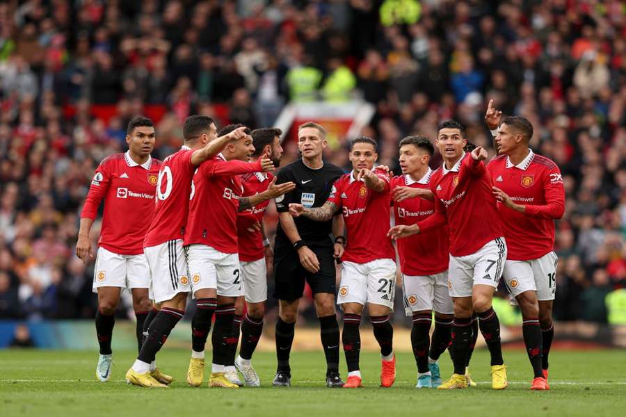 Man Utd stutter against firm Newcastle at Old Trafford