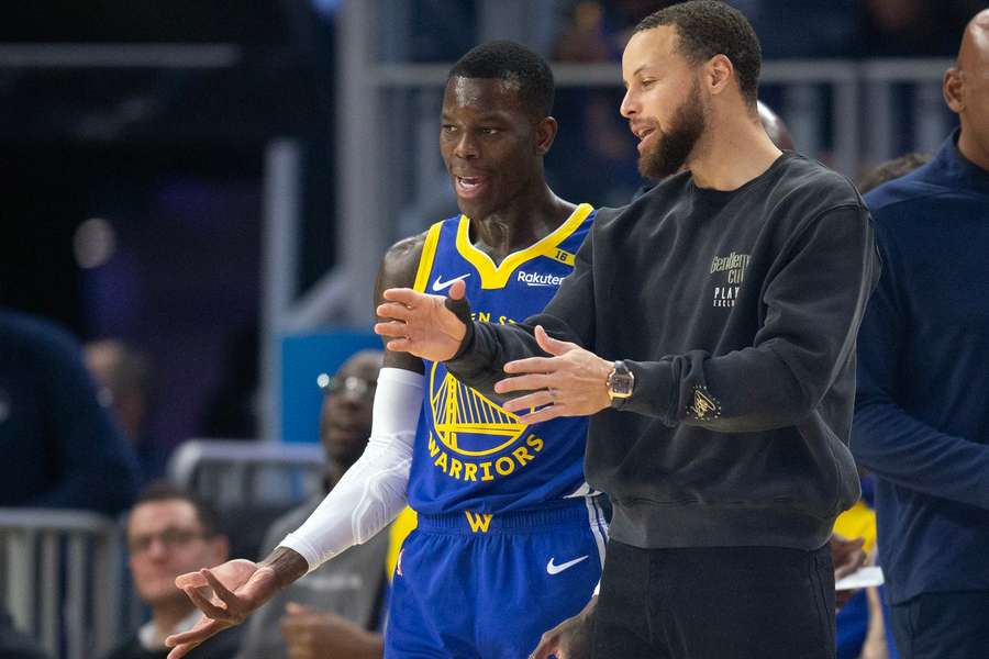 Dennis Schröder (l.) mit Superstar Stephen Curry