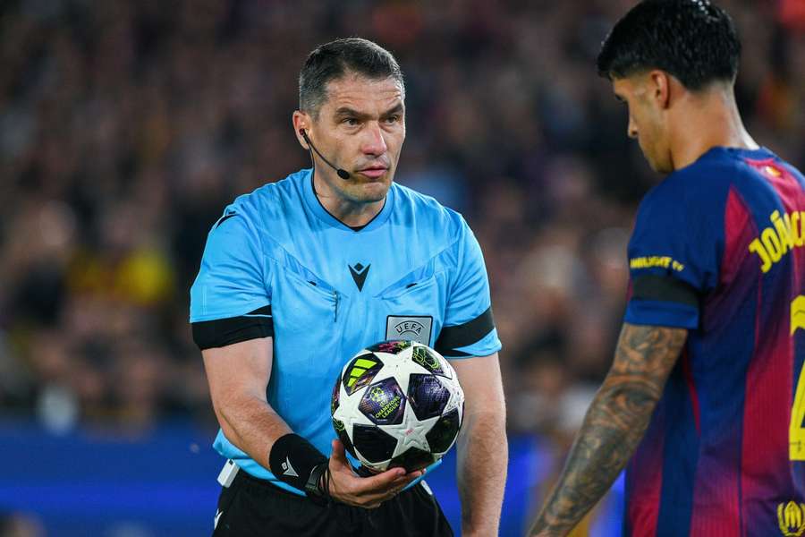 Istvan Kovacs a arbitrat duelul Barcelona - Atletico (0-2) din sferturile Ligii Campionilor