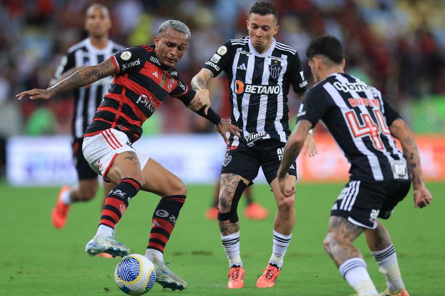 Flamengo e Atlético-MG fizeram um jogo movimentado no Maracanã