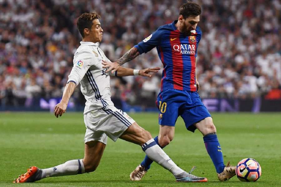 Cristiano Ronaldo en Messi in actie in clubverband bij Real en Barça