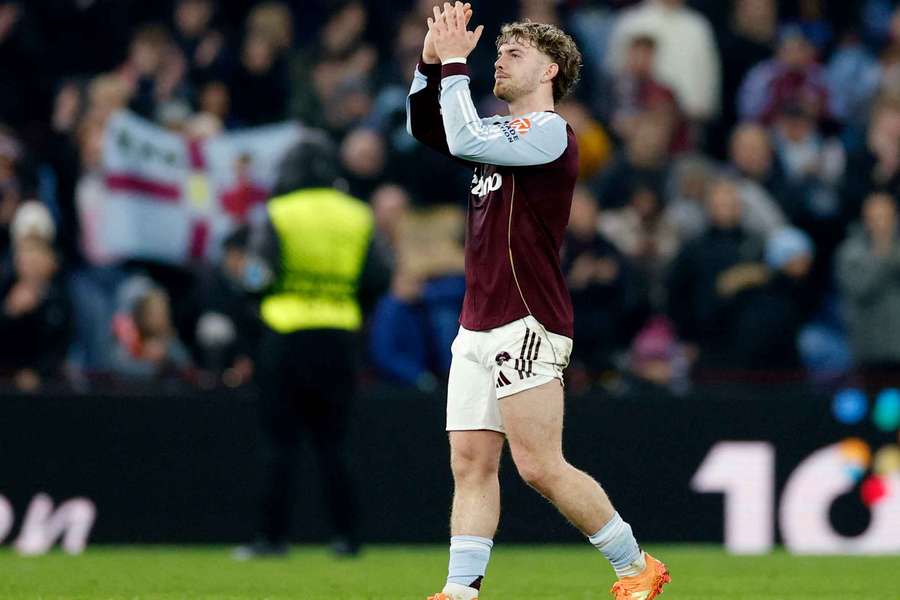 Harvey Elliott está emprestado pelo Liverpool ao Aston Villa Harvey Elliott está emprestado pelo Liverpool ao Aston Villa