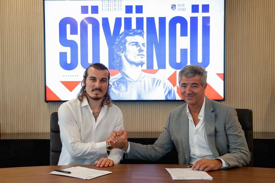Caglar Soyuncu signs his contract with Atletico Madrid