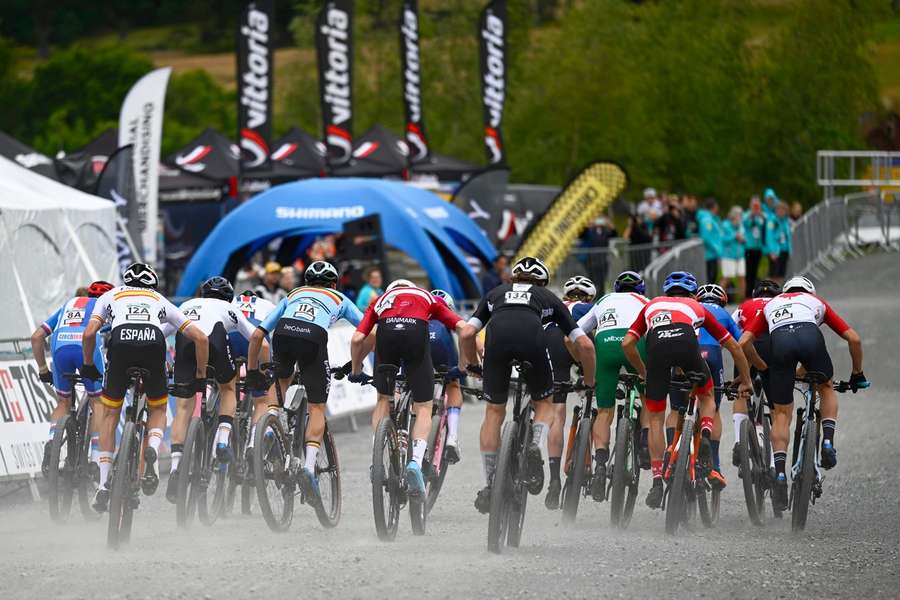 To gange var danske ryttere i jorden på onsdagens mixede MTB-stafet, men alligevel blev det til en flot dansk bronzemedalje i Glentress Forest.