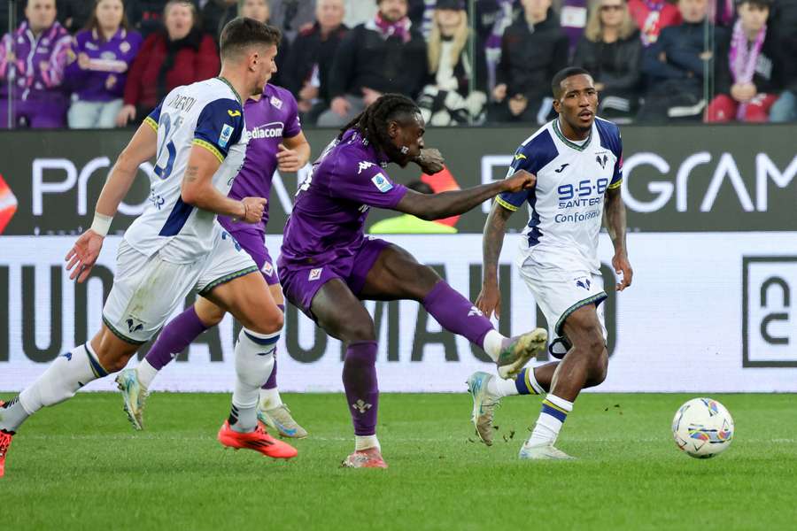 Moise Kean, ante la zaga del Hellas Verona