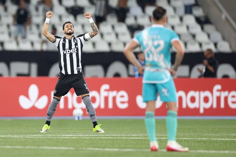 Alex Telles abriu o caminho da virada do Botafogo