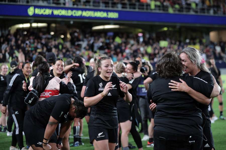 New Zealand triumphed over England in front of a huge home crowd in Auckland