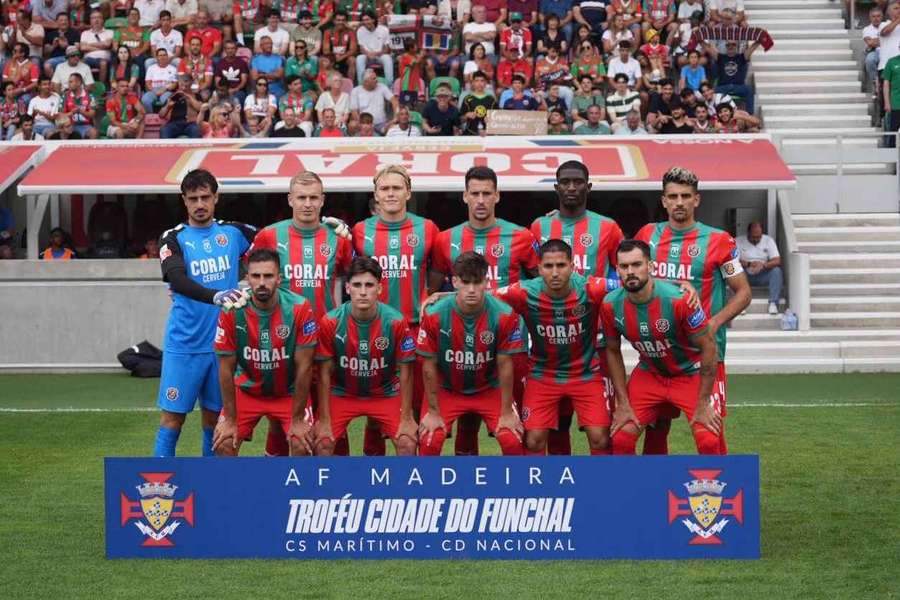 O onze do Marítimo na apresentação oficial diante do Nacional