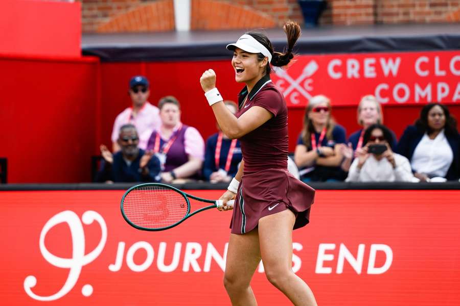 Emma Răducanu s-a calificat în turul secund la Queen’s Club