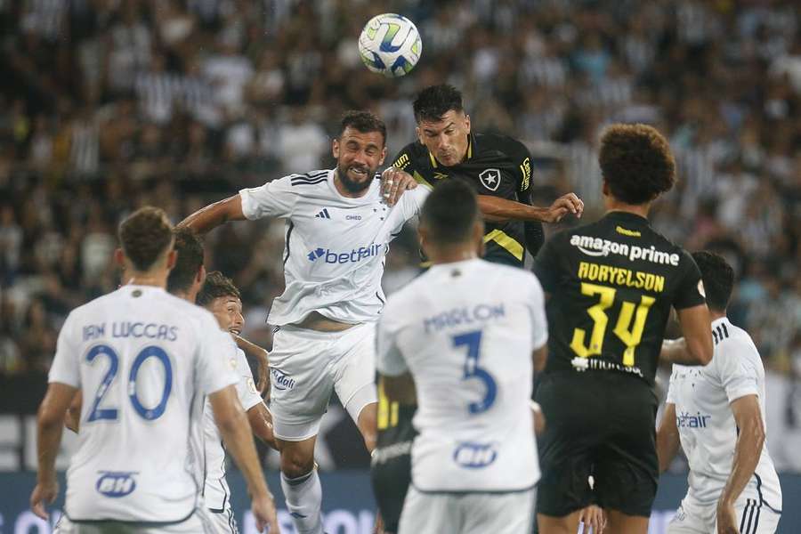 Botafogo e Cruzeiro empataram em jogo melancólico no Nilton Santos