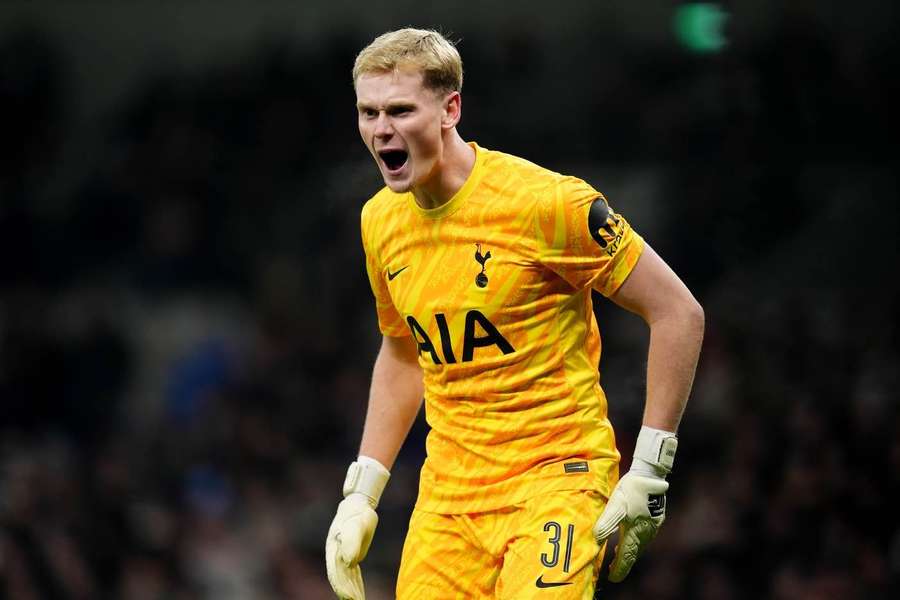 Kinský při debutu za Tottenham udržel čisté konto proti Liverpoolu.