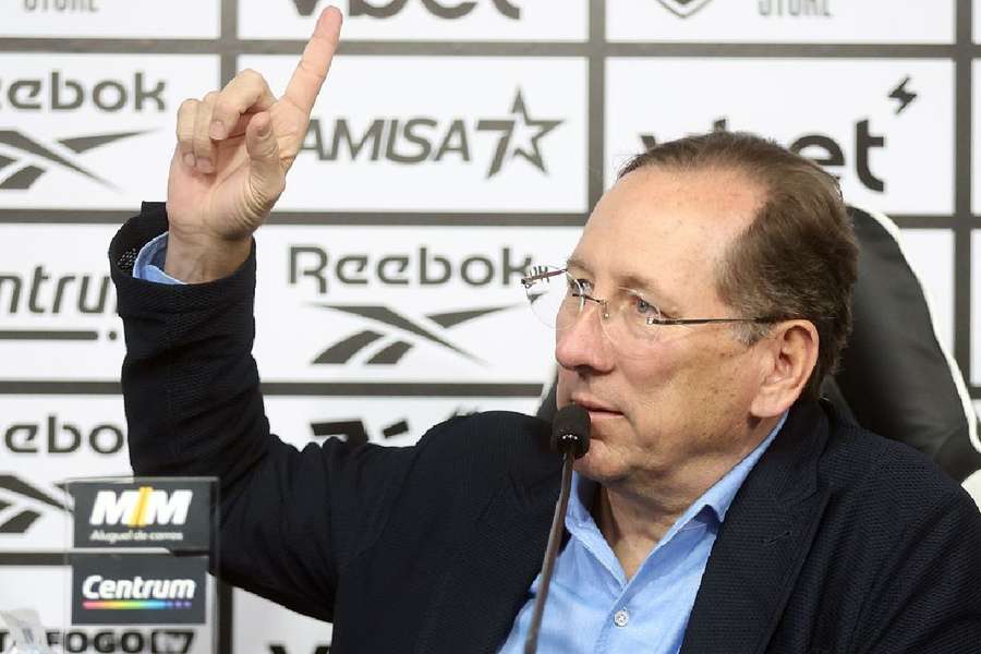 John Textor preparava as vendas de Danilo e Montoro ao Forest John Textor preparava as vendas de Danilo e Montoro ao Forest