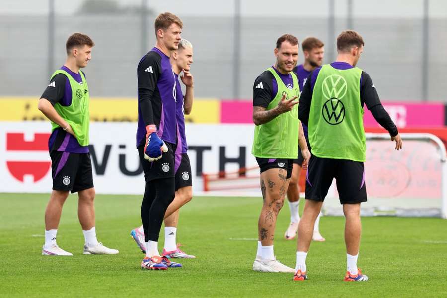 Angelo Stiller (l.) und Alexander Nübel sind nur zwei von fünf aktuellen Stuttgarter DFB-Nationalspielern.