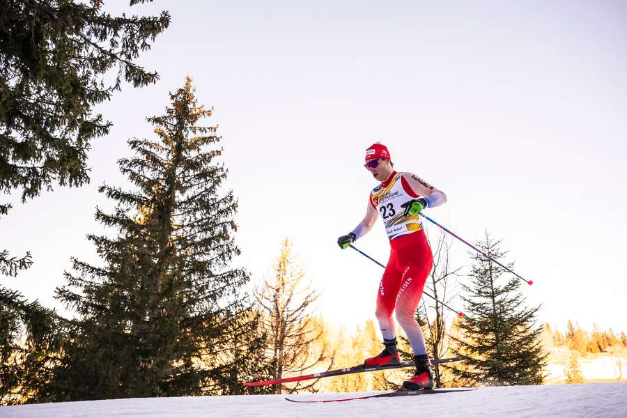 Michal Novák byl v běhu na 20 km volně s hromadným startem v Engadinu jedenáctý.