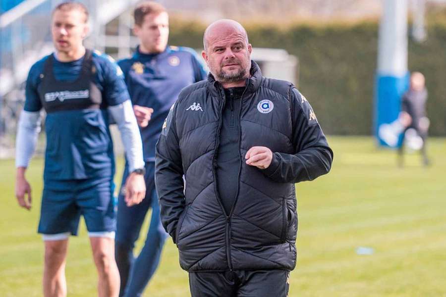 Trenér Roman Nádvorník má za sebou první trénink v brněnském Artisu.