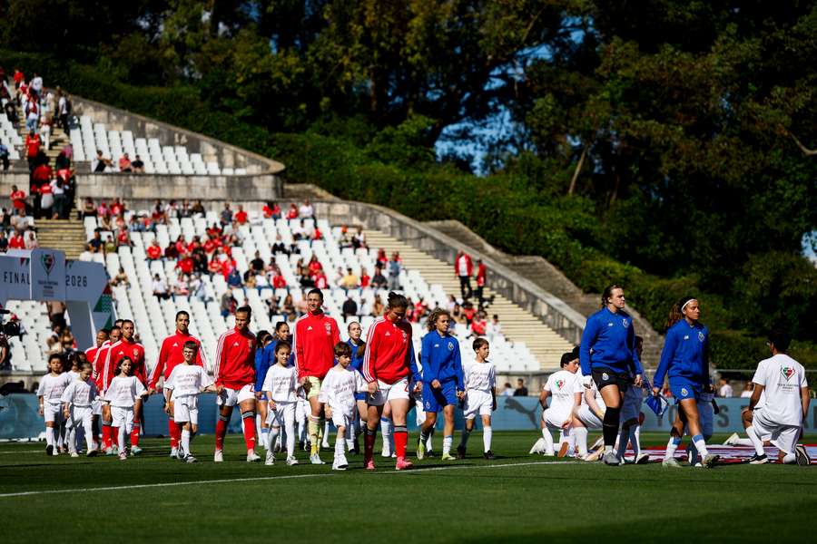 A entrada das equipas no Jamor