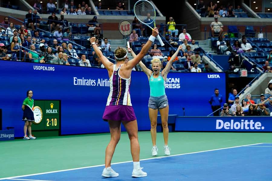 Krejčíková se Siniakovou ve finále US Open porazily domácí pár Caty McNallyová, Taylor Townsendová.