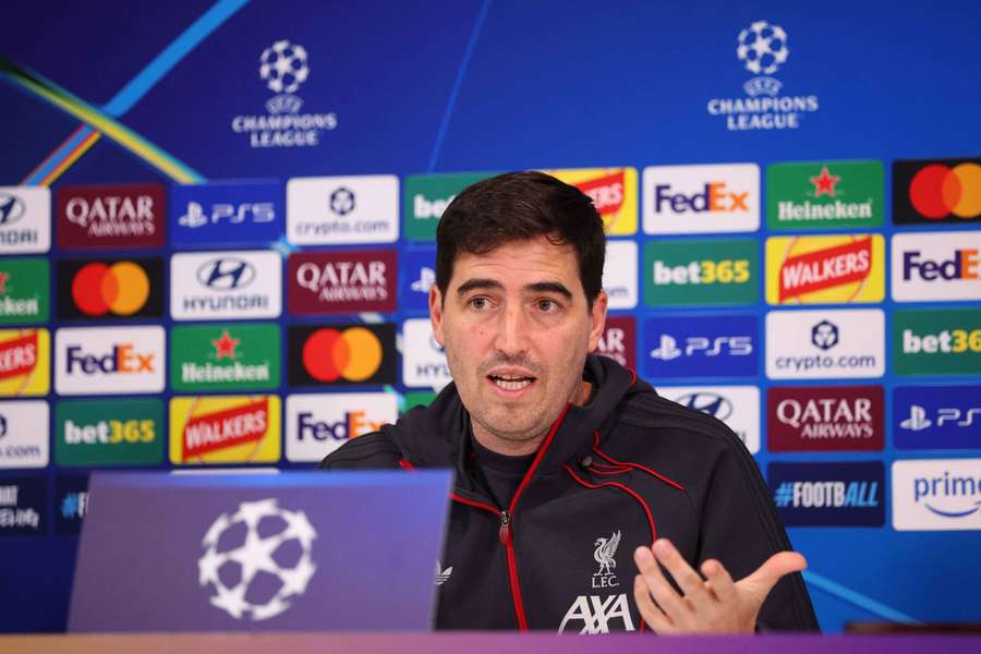 Andoni Iraola, en conférence de presse.