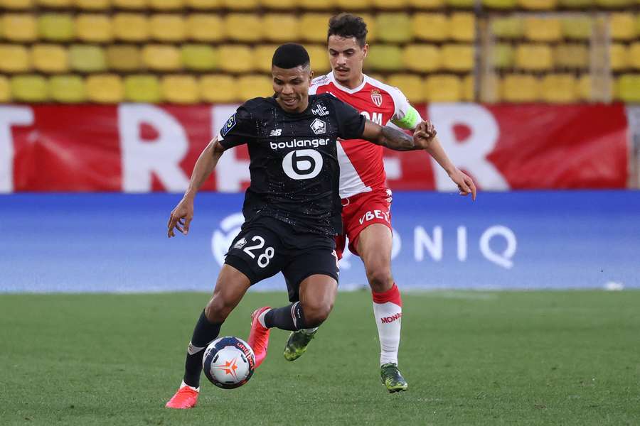 Reinildo Mandava à la lutte avec Wissam Ben Yedder lors du match de Ligue 1 entre Monaco et Lille (0-0), le 14 mars 2021 au Stade Louis-II. Reinildo Mandava à la lutte avec Wissam Ben Yedder lors du match de Ligue 1 entre Monaco et Lille (0-0), le 14 mars 2021 au Stade Louis-II.