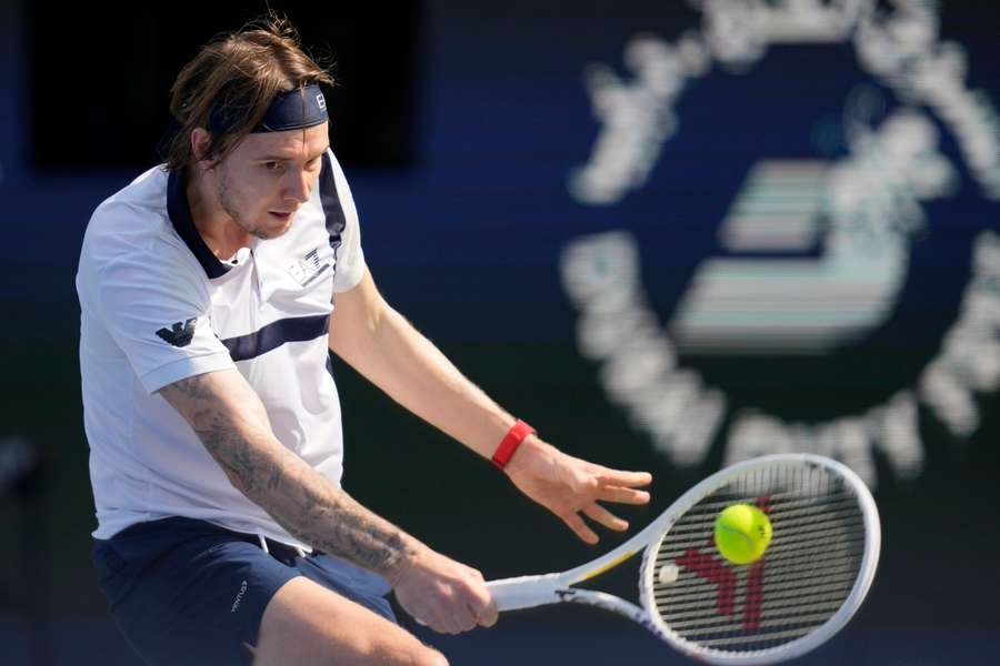 Alex de Minaur won zijn tweederondewedstrijd in straight sets in Acapulco