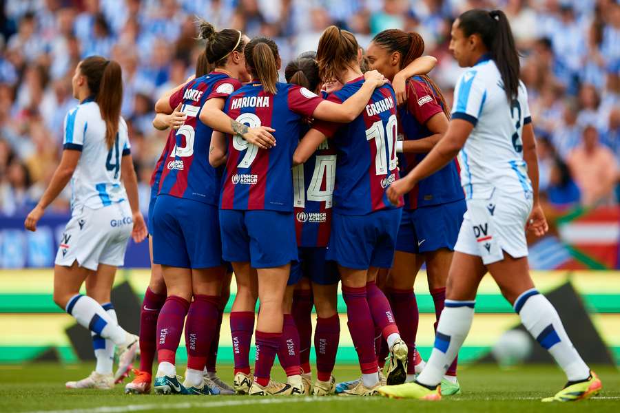 As jogadoras do Barcelona festejam um dos golos da final da Taça