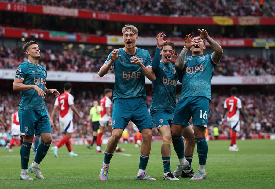 Huijsen fez o primeiro gol do Bournemouth no jogo Huijsen fez o primeiro gol do Bournemouth no jogo