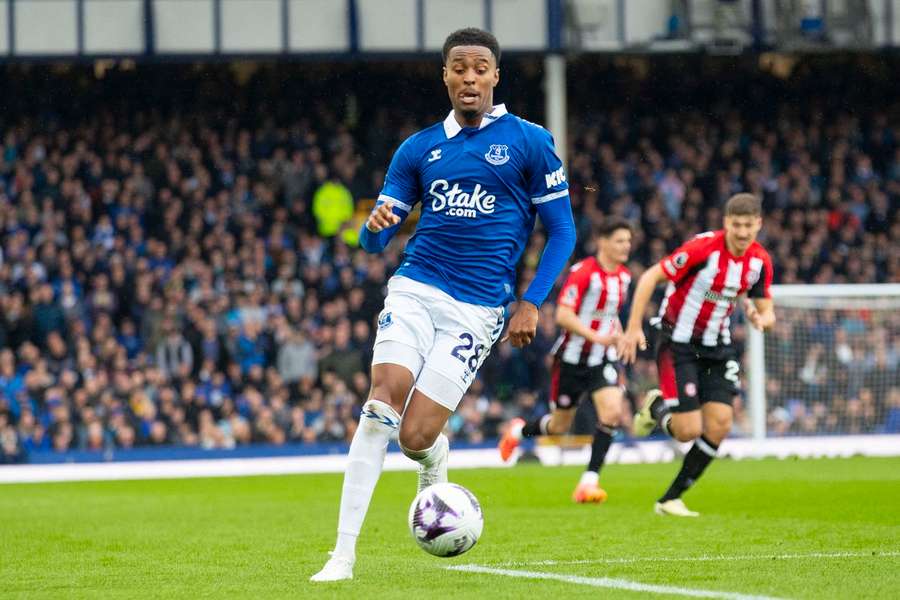 Youssef Chermiti foi titular frente ao Brentford