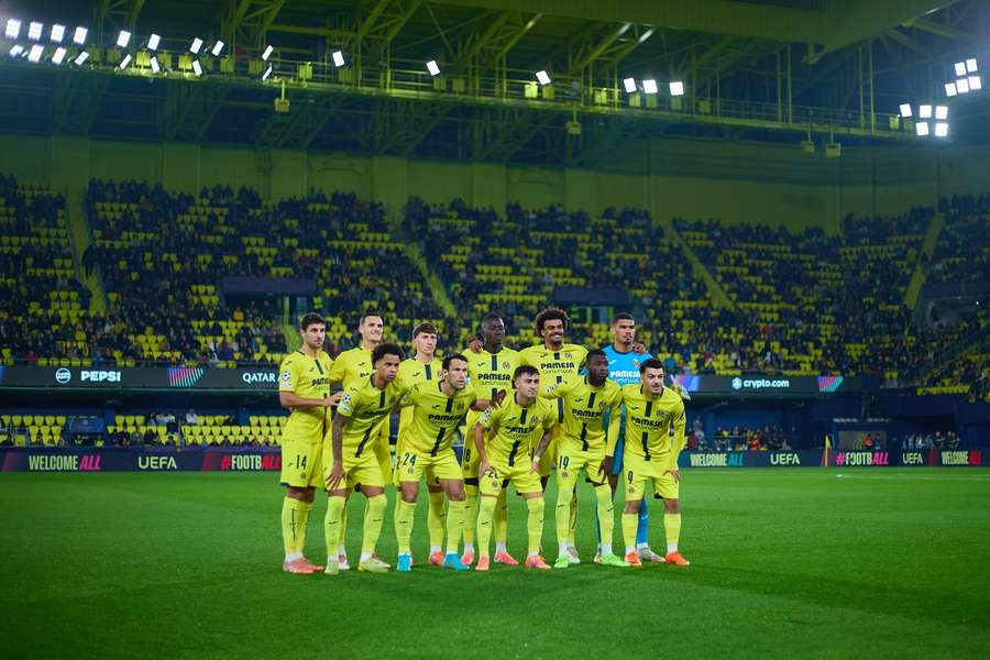 El Villarreal posa para la foto antes del inicio ante el Copenhague