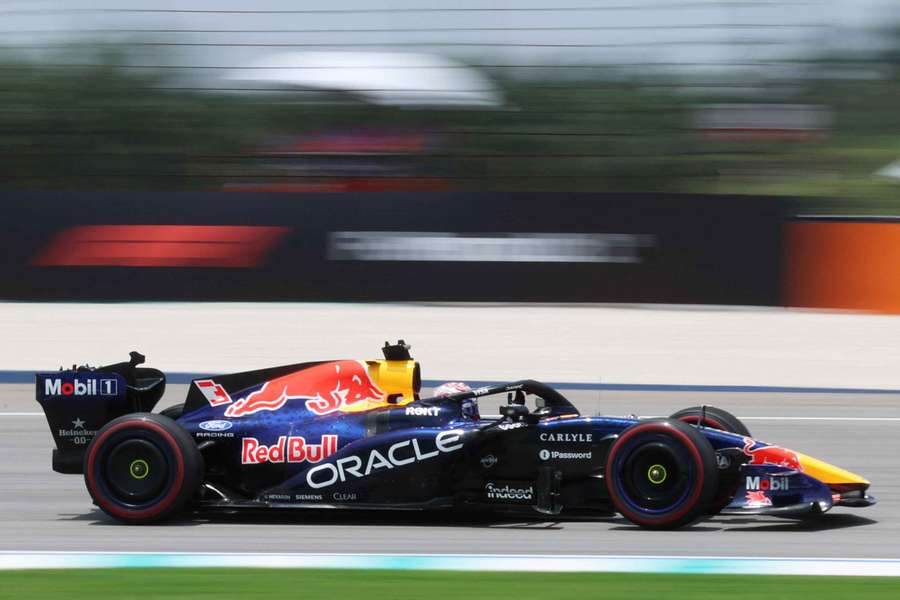 Verstappen byl nejrychlejší v prvním tréninku F1 v Sepangu. Verstappen byl nejrychlejší v prvním tréninku F1 v Sepangu.