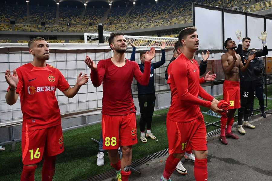 Jucători de la FCSB după meciul cu CS U Craiova din campionat