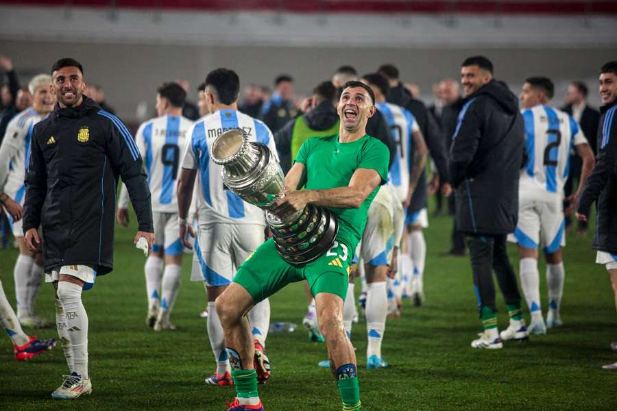 Emiliano Martinez, suspendat de FIFA