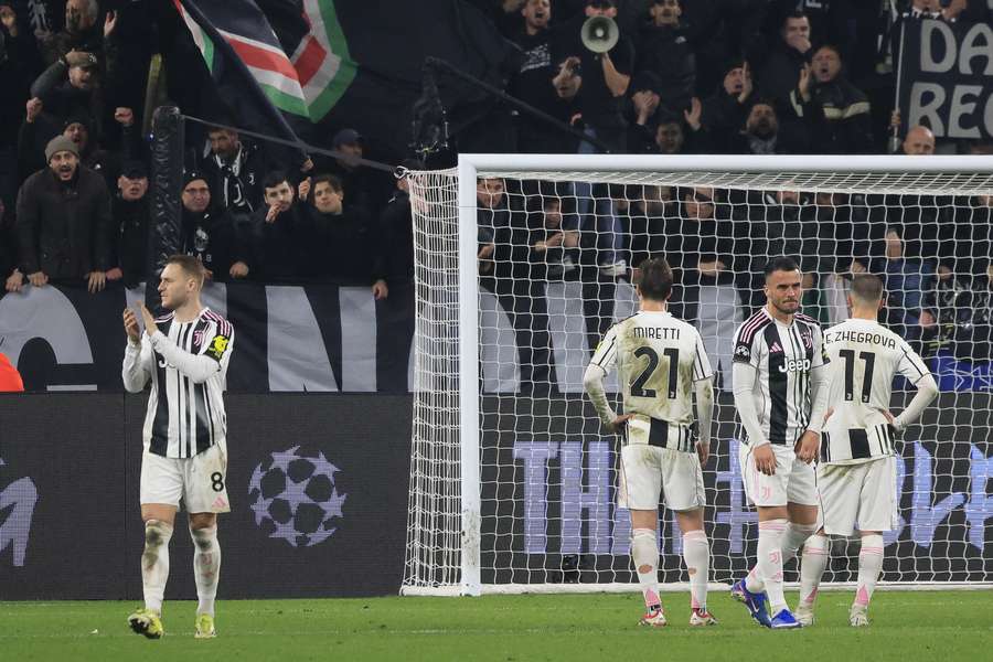 Juventus applaud their fans after their Champions League elimination. Juventus applaud their fans after their Champions League elimination.