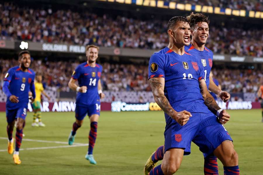 Brandon Vázquez celebra o golo do empate