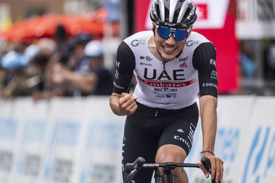 Juan Ayuso saborea su victoria en la contrarreloj de la Vuelta a Suiza
