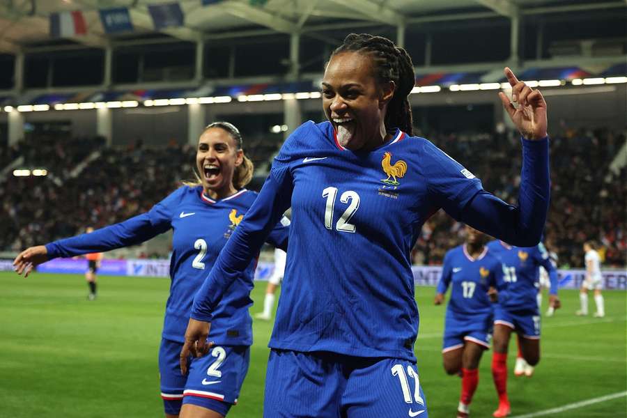Marie-Antoinette Katoto a permis aux Bleues d'ouvrir le score après 45 premières minutes compliquées.
