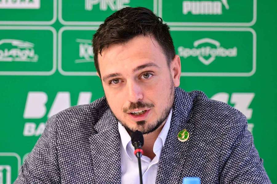 Ředitel Bohemians Darek Jakubowicz nechyběl v sestavě při premiéře céčka v 9. lize. Ředitel Bohemians Darek Jakubowicz nechyběl v sestavě při premiéře céčka v 9. lize.