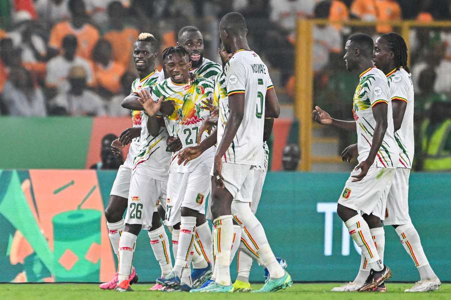 Nene Dorgeles celebrates with his teammates