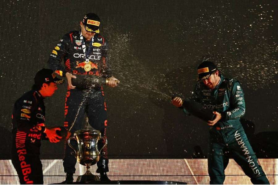 Verstappen, Perez și Alonso pe podium